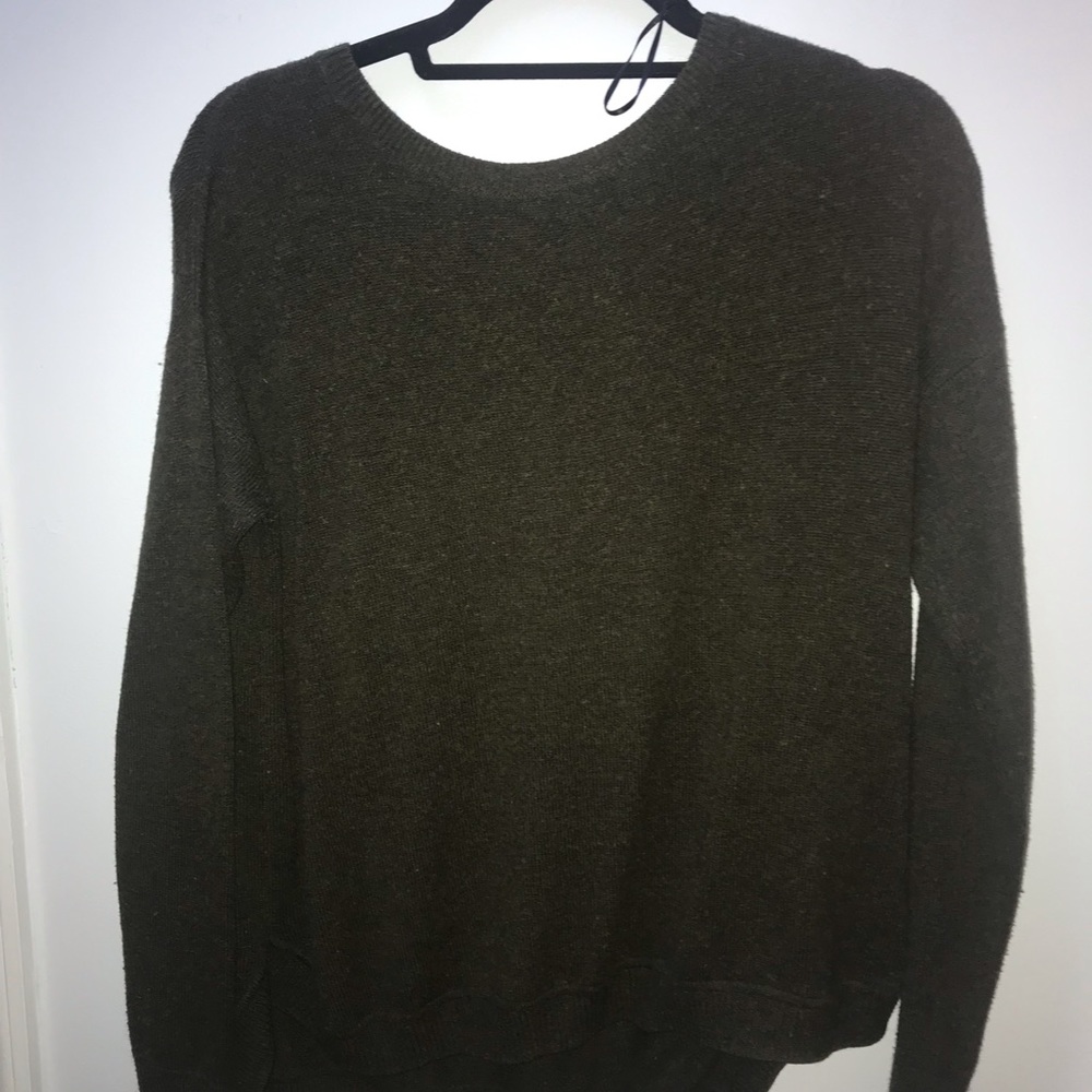 Green loose sweater